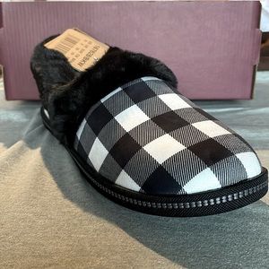 NEW! Vegan Skechers slippers!